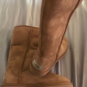 Woman’s size5 Uggs